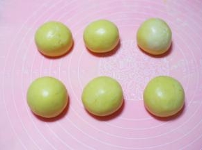 包起揉圆。