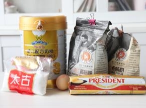 准备面包食材，提前准备豆沙馅和蔓越莓果酱馅