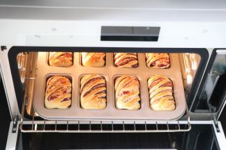 放入烤箱中，180度烘烤18分钟。