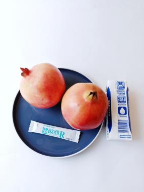 准备石榴两个。