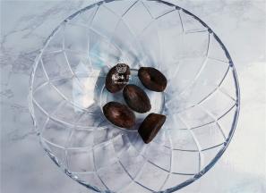 先把红糖的分量称出来，推荐采购优质红糖，蒸出来口感好。