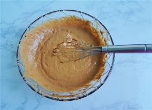 用蛋抽充分的搅拌，一定要充分搅拌，搅拌到无颗粒，无干粉，黏稠又顺滑。