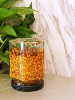 上面一层会容易氧化变黑，倒扣放入冰箱保存～倒扣起的是一个密封的作用～