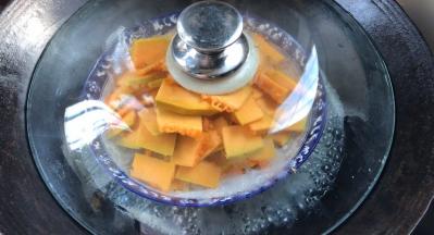 放入开水锅中蒸熟，约20分钟