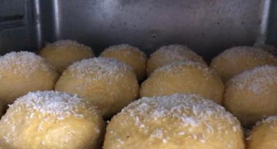 密封发酵至两倍以上（提前10分钟200度预热好烤箱）