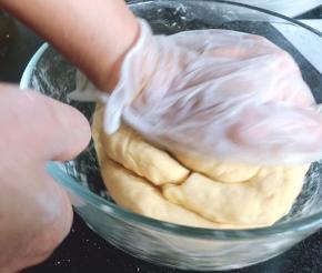 再揉成光滑面团，密封发酵至两倍大