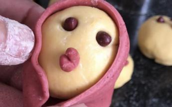 当头巾戴在小鸡的头上