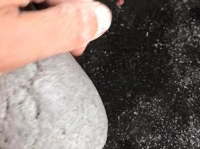 发酵好的面团揉匀排气