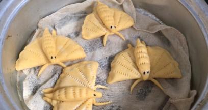 放入蒸锅中小火蒸，上气后蒸8分钟