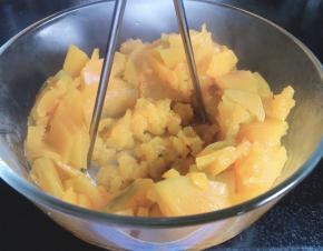 压成泥后放凉至30度左右