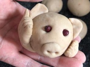 一只点赞的小猪就做好了