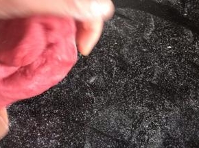 把发酵好的面团揉匀排气