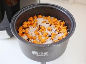 煮好的米饭，超级香软，孩子能吃3碗呢。
