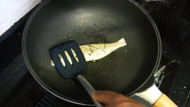 继续煎鱼