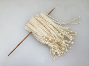 金针菇洗净穿串