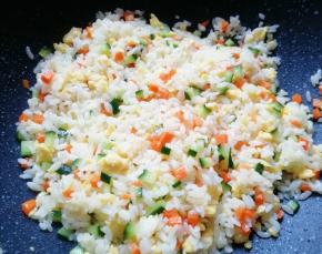 放盐调味，关火出锅。