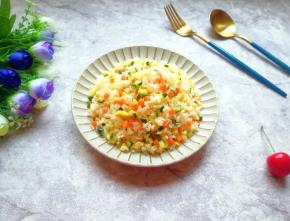 粒粒分明的沙拉酱炒饭。