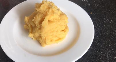 装入盘中，形状随意