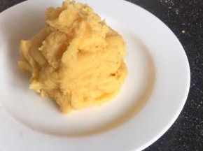 装入盘中，形状随意
