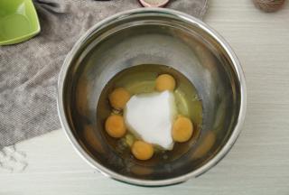 倒入所有细砂糖。不建议再减糖了哦！