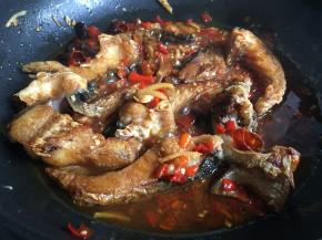 大火烧开，中小火焖煮收干；（焖煮时常大概15分钟左右）
