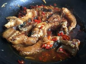 大火烧开，中小火焖煮收干；（焖煮时常大概15分钟左右）
