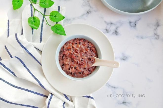 养生杂粮牛奶粥