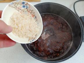 4.	再加入冰糖，煮20分钟