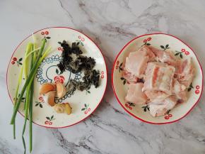 准备好所有的食材。