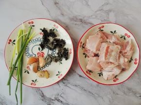 准备好所有的食材。