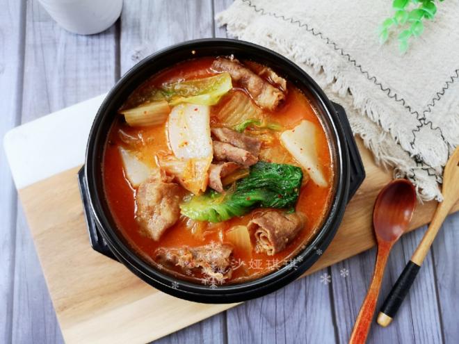 辣白菜肥牛年糕汤