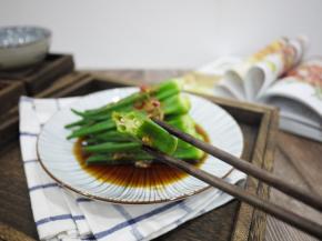 简单又好吃的凉拌秋葵做好了，爽口又开胃。