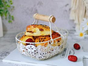 外皮酥脆，内层软滑，好吃的感觉在嘴里、幸福的感觉在心里。