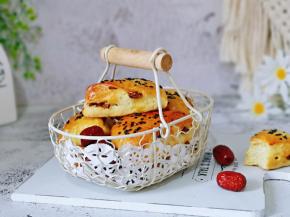 红枣司康营养丰富，很受家人喜爱。