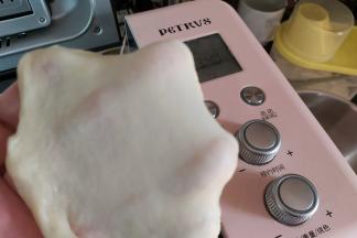 再次启动程序，揉至面团能拉出薄而有韧性的膜，这就是完全扩展阶段。