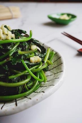 清脆爽口，女性朋友一定要多吃一些哦！可以起到排毒、美容养颜的作用