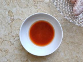 用cook100藤椒味烧烤调料与清水按比例混合均匀