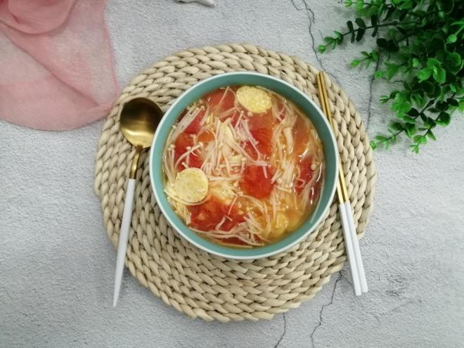 西红柿金针菇豆腐汤