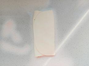 7.	再将剩余的1/3折起来