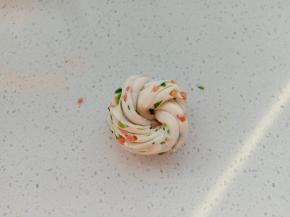 15.	放案板上稍微整理一下