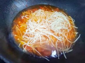 加入金针菇。