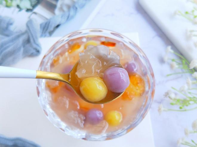 桃胶银耳圆子羹，美容养颜，越喝越漂亮