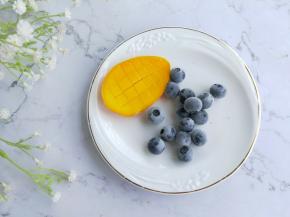 然后准备好水果。