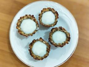 吃的时候先倒入酸奶。