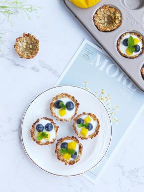 再放上水果就可以啦。