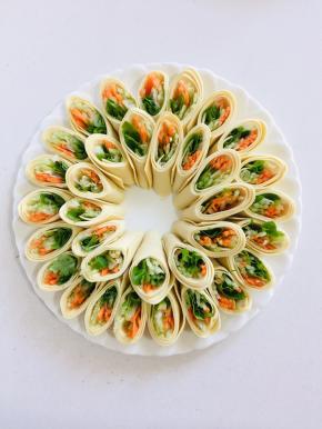 摆盘。（根据自己的喜好摆成一圈或者两圈都可以，个人觉得摆两圈更好看哦！）