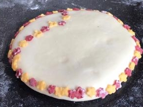 沾湿后贴在白面饼的周围