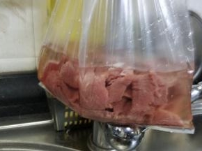 牛肉切片泡出血水