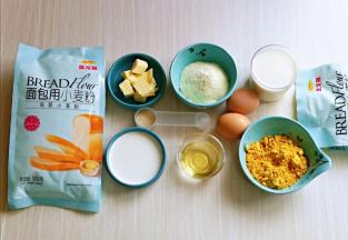 准备食材，我用的南瓜粉，如果没有南瓜粉的话，用南瓜泥也可以。