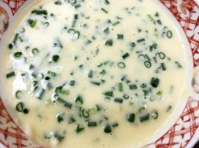 放入葱花拌匀